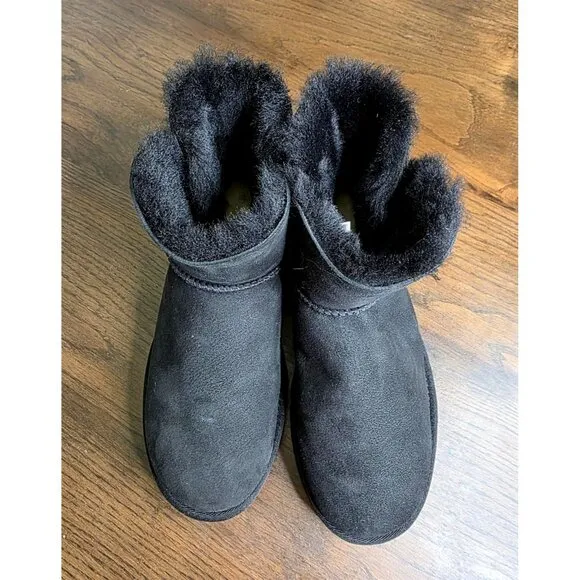 UGG Women's Mini Bailey Button II Boot SN 1016422 size 8