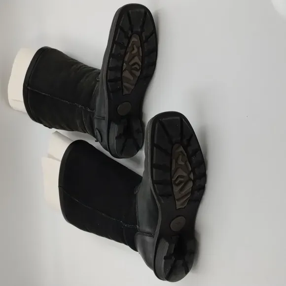 UGG women's size 7 black leather suede tall boots under knee pull on fuzzy