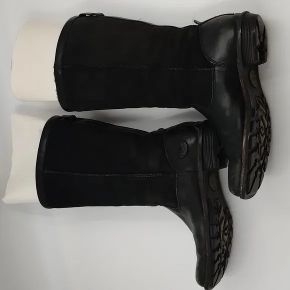UGG women's size 7 black leather suede tall boots under knee pull on fuzzy