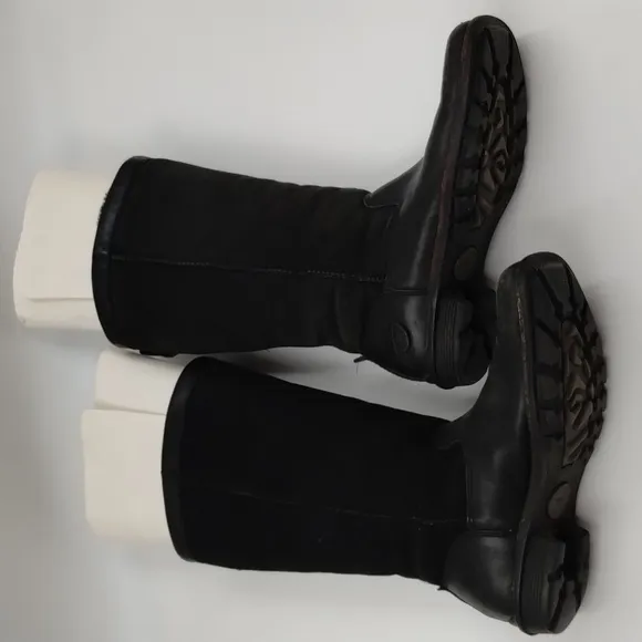 UGG women's size 7 black leather suede tall boots under knee pull on fuzzy