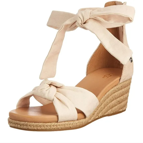 UGG Women's Size 7 YARROW SANDALS BEIGE W/ZIPPER &amp; BOW New without box