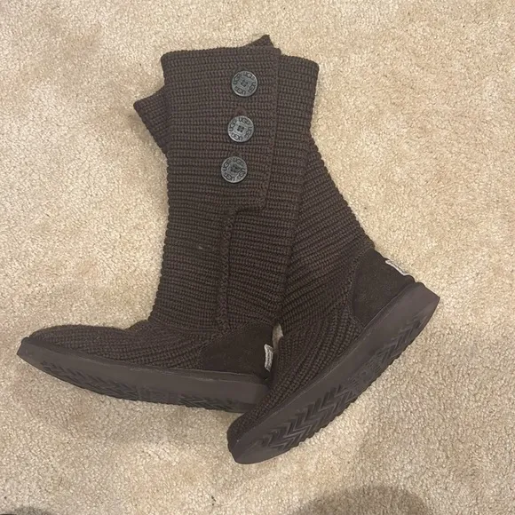 UGG Women’s Tall Dark Brown Boots Knitted with 3 Buttons Size 7