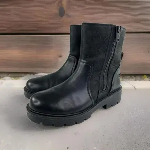 UGG Australia Polk Black Leather Zip Up Boots US 7 Lug Ankle Boot