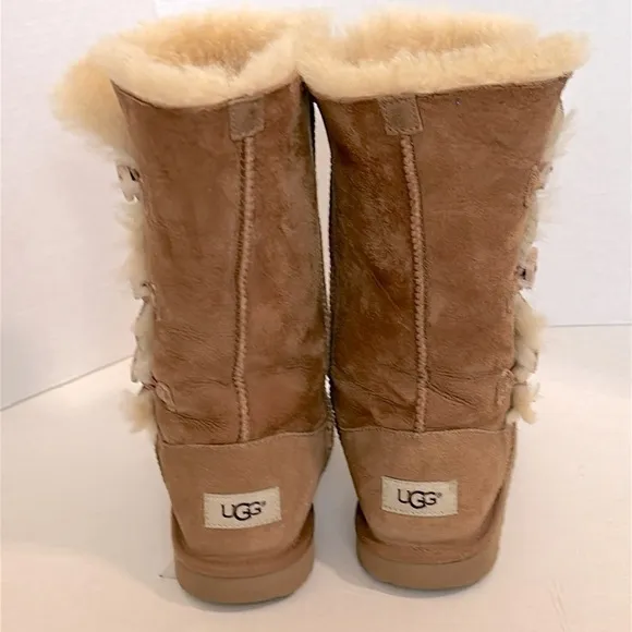 UGGS Bailey Button Tall Boots Chestnut Kids Youth 5 or women’s 7