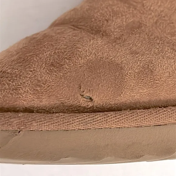 UGGS Bailey Button Tall Boots Chestnut Kids Youth 5 or women’s 7