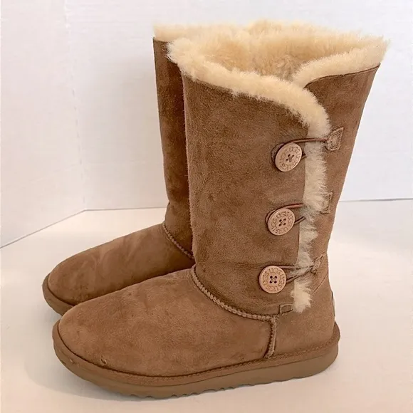 UGGS Bailey Button Tall Boots Chestnut Kids Youth 5 or women’s 7