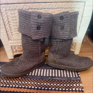 UGG’s light brown tall Cardy sz 7