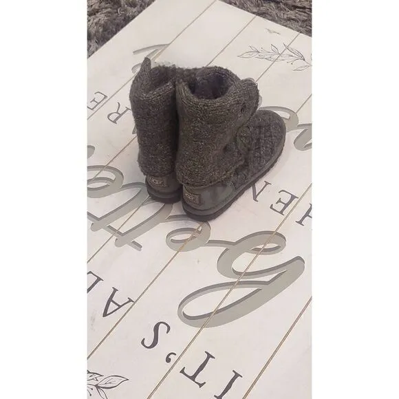 Ugg sweater boots
