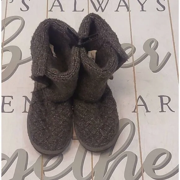 Ugg sweater boots