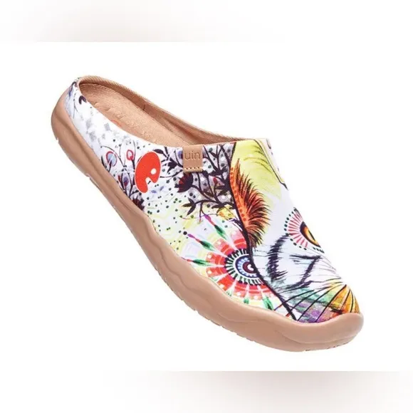 UIN Colorful Cat Print Cheer Up Slip-On Shoes!  Like New! Perfect condition!