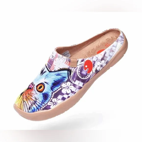 UIN Colorful Cat Print Cheer Up Slip-On Shoes!  Like New! Perfect condition!