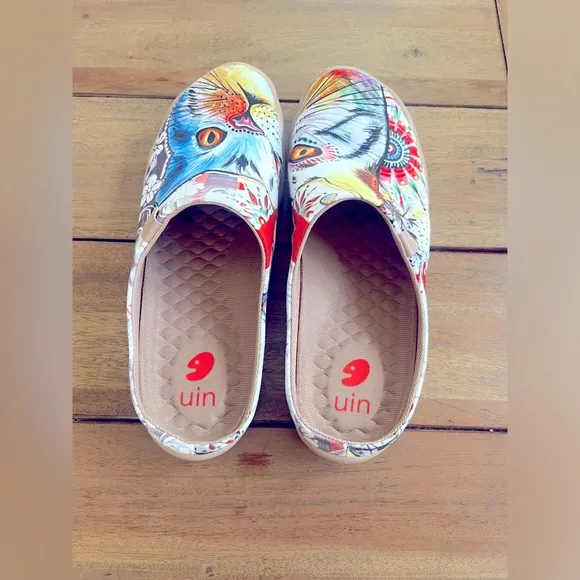 UIN Colorful Cat Print Cheer Up Slip-On Shoes!  Like New! Perfect condition!