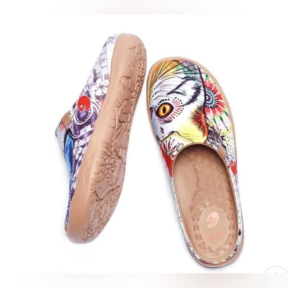 UIN Colorful Cat Print Cheer Up Slip-On Shoes!  Like New! Perfect condition!