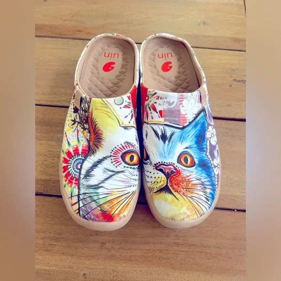 UIN Colorful Cat Print Cheer Up Slip-On Shoes!  Like New! Perfect condition!