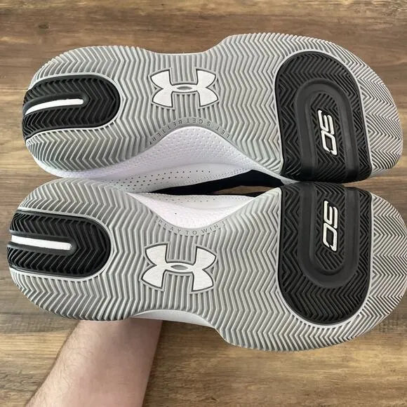 Under Armour SC 3zero IV Men’s Athletic Shoes Size 10.5 White Black 3023917-002