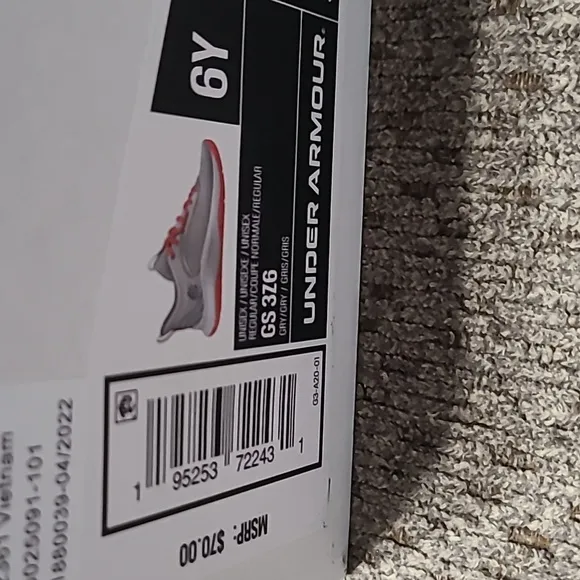 UNDER ARMOUR UNISEX FLORESCENT GRAY ATHLETIC SHOES SIZE 6Y