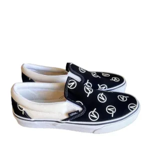 Vans Classic Slip On Circle V Unisex Shoe Size 9 or 7.5 SKU#243040