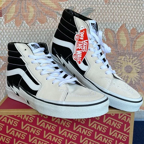 Vans Sk8-Hi BoltAntique White/BlackVNOA5JIVZHJWMNS sneakers