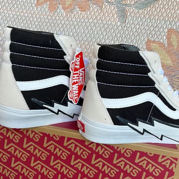 Vans Sk8-Hi BoltAntique White/BlackVNOA5JIVZHJWMNS sneakers