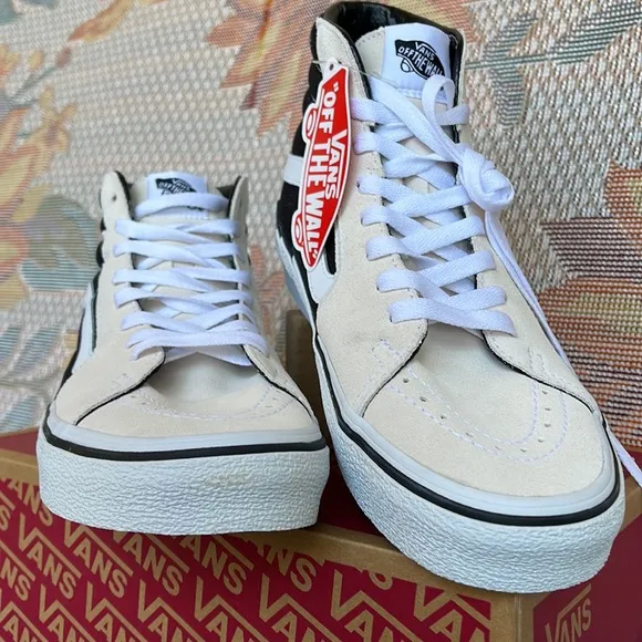 Vans Sk8-Hi BoltAntique White/BlackVNOA5JIVZHJWMNS sneakers