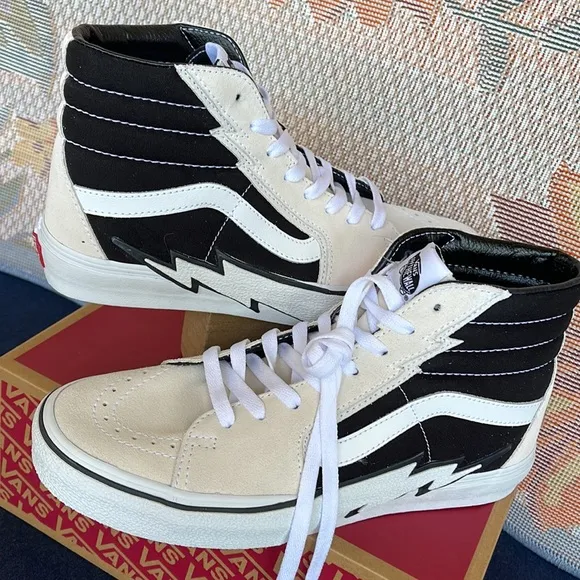 Vans Sk8-Hi BoltAntique White/BlackVNOA5JIVZHJWMNS sneakers