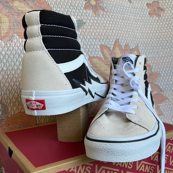 Vans Sk8-Hi BoltAntique White/BlackVNOA5JIVZHJWMNS sneakers