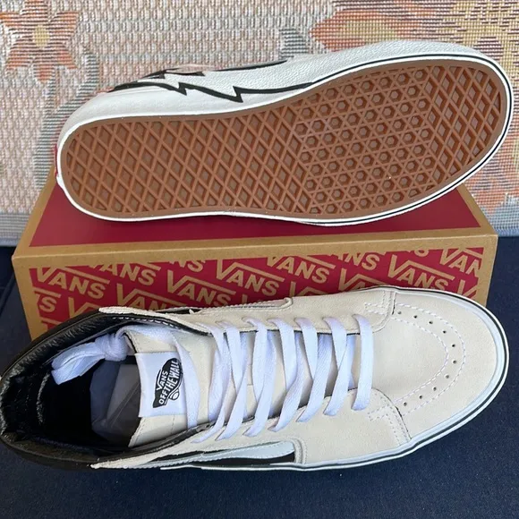 Vans Sk8-Hi BoltAntique White/BlackVNOA5JIVZHJWMNS sneakers