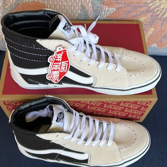 Vans Sk8-Hi BoltAntique White/BlackVNOA5JIVZHJWMNS sneakers