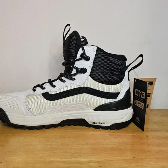 Vans Ultrarange Exo Hi Mte2 Marshmallow/BlackVN0A4BVSKIGSneakers Boots