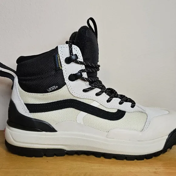 Vans Ultrarange Exo Hi Mte2 Marshmallow/BlackVN0A4BVSKIGSneakers Boots