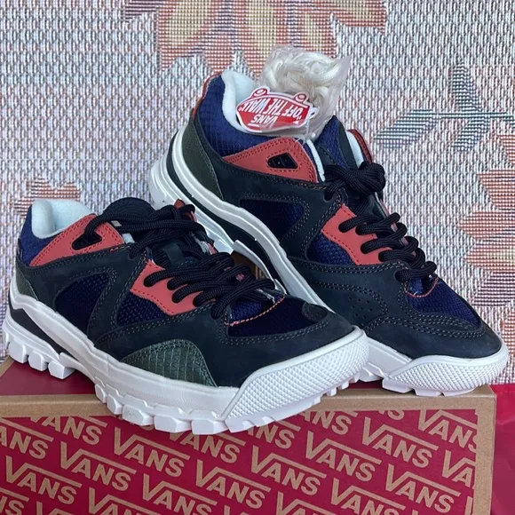 Vans WMNS Amzn TrailheadGeo 2 Dress Blues/MarshmaVN0A7T02DTQSneakers