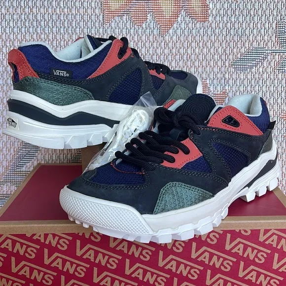 Vans WMNS Amzn TrailheadGeo 2 Dress Blues/MarshmaVN0A7T02DTQSneakers