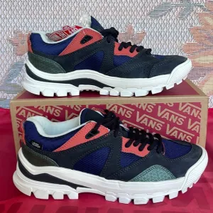 Vans WMNS Amzn TrailheadGeo 2 Dress Blues/MarshmaVN0A7T02DTQSneakers