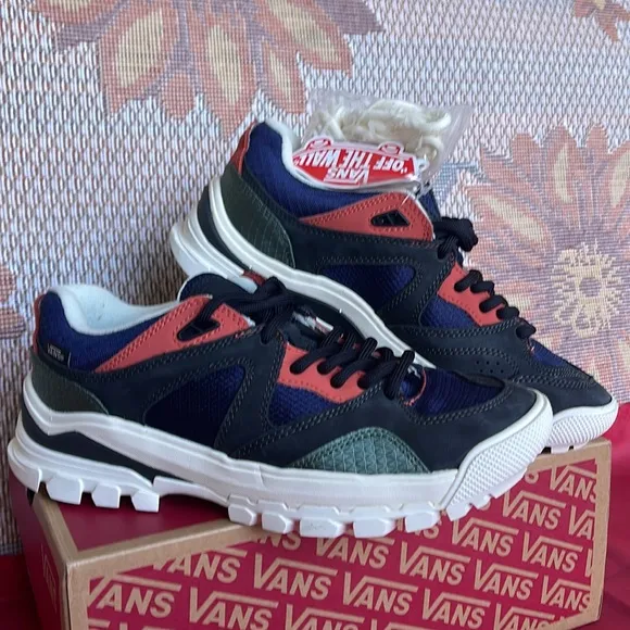 Vans WMNS Amzn TrailheadGeo 2 Dress Blues/MarshmaVN0A7T02DTQSneakers