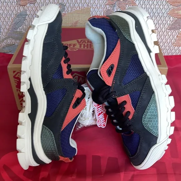 Vans WMNS Amzn TrailheadGeo 2 Dress Blues/MarshmaVN0A7T02DTQSneakers