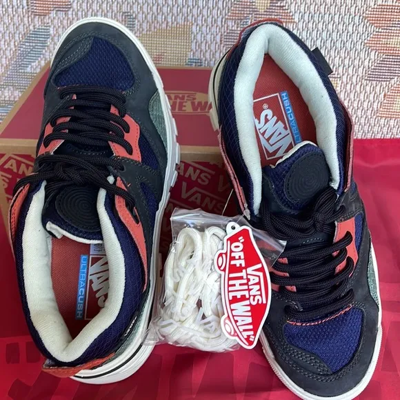 Vans WMNS Amzn TrailheadGeo 2 Dress Blues/MarshmaVN0A7T02DTQSneakers