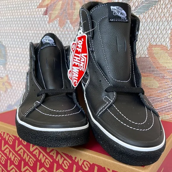 Vans WMNS Sk8-Hi Bolt Black/BlackVN0A5JIVBKA1Sneakers - athletic shoes