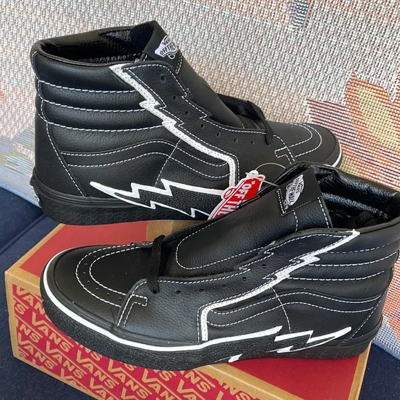 Vans WMNS Sk8-Hi Bolt Black/BlackVN0A5JIVBKA1Sneakers - athletic shoes