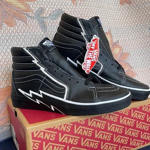 Vans WMNS Sk8-Hi Bolt Black/BlackVN0A5JIVBKA1Sneakers - athletic shoes