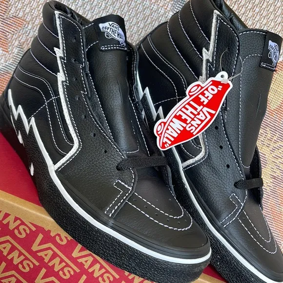 Vans WMNS Sk8-Hi Bolt Black/BlackVN0A5JIVBKA1Sneakers - athletic shoes