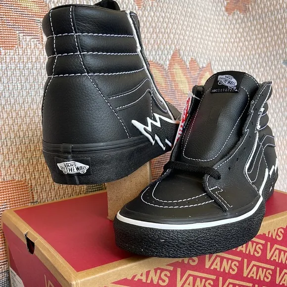Vans WMNS Sk8-Hi Bolt Black/BlackVN0A5JIVBKA1Sneakers - athletic shoes