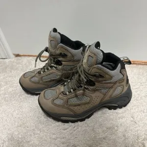 VASQUE Breeze GTX-XCR 7465 GORE-TEX waterproof Hiking Boots Women's Sz 6M Olive