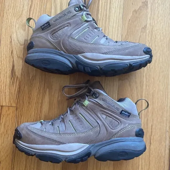 Vasque hiking boots sz 7 ultra dry waterproof stealth high friction rubber sole