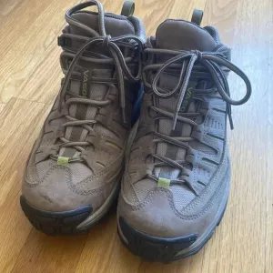 Vasque hiking boots sz 7 ultra dry waterproof stealth high friction rubber sole