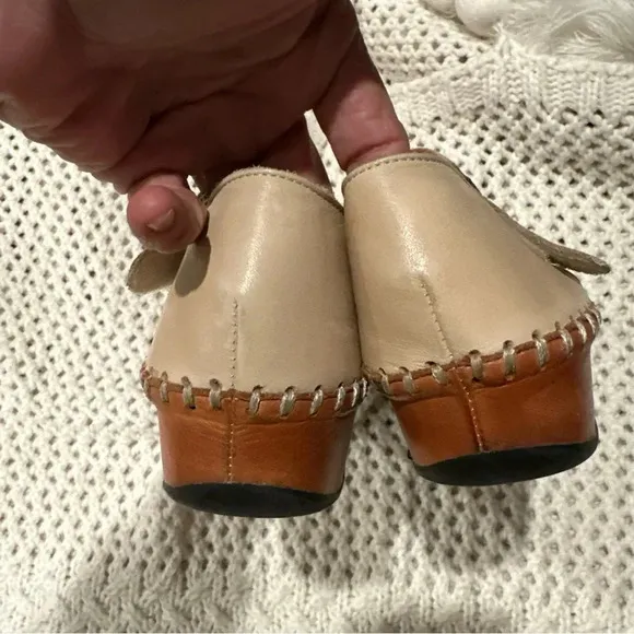 VENUS SANDALS WOMENS SIZE 41/9USA TAN COLOR LEATHER