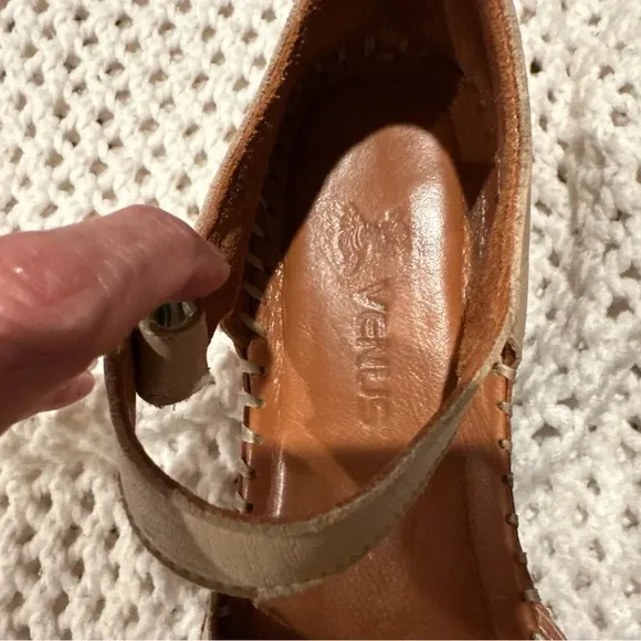 VENUS SANDALS WOMENS SIZE 41/9USA TAN COLOR LEATHER
