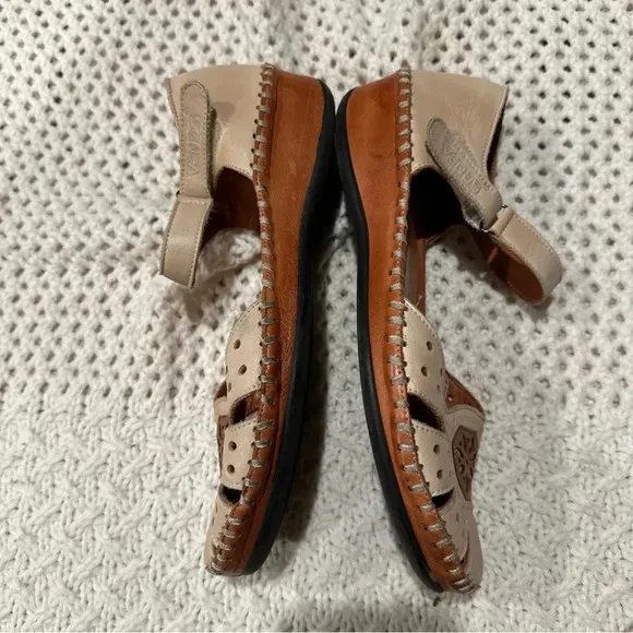 VENUS SANDALS WOMENS SIZE 41/9USA TAN COLOR LEATHER