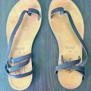 Vero Cuoio sandals size 39 (8.5) never worn lather color brown