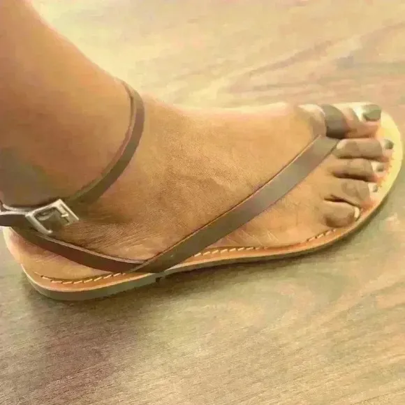 Vero Cuoio sandals size 39 (8.5) never worn lather color brown