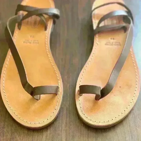 Vero Cuoio sandals size 39 (8.5) never worn lather color brown